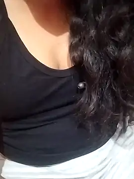 Snapshot of Tamilmayill chatting on February 10, 2025, 4:14 pm Tamilmayill online show from February 10, 2025, 4:14 pm