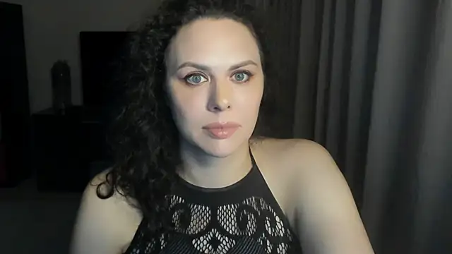 Snapshot of MollyCheiz chatting on June 22, 2026, 9:23 pm MollyCheiz online show from June 22, 2026, 9:23 pm