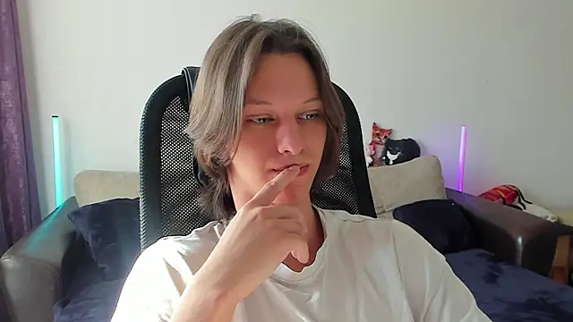 Snapshot of Ostin_meow chatting on June 27, 2026, 11:15 am Ostin meow online show from June 27, 2026, 11:15 am