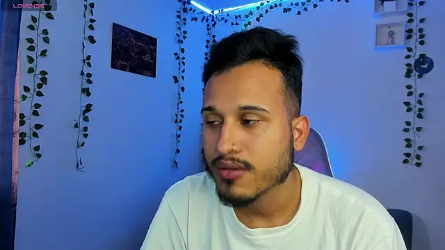 Raf brunette online show from December 22, 2024, 1:33 pm