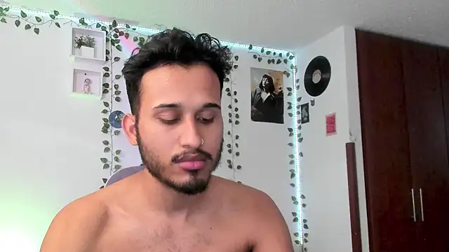 Raf brunette online show from March 19, 2025, 1:18 pm