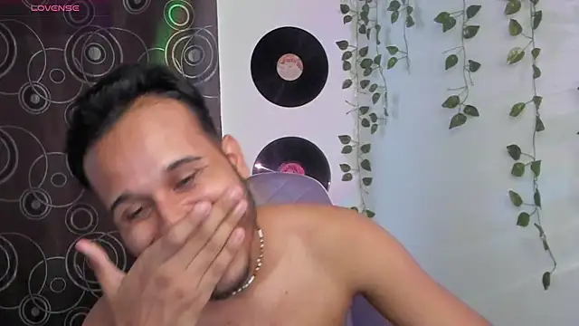 Raf brunette online show from October 16, 2025, 11:22 am