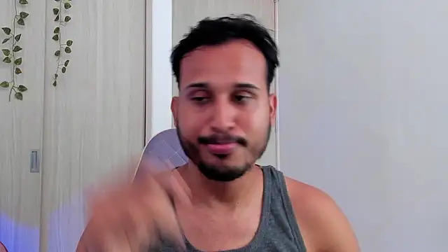 Raf brunette online show from March 6, 2026, 7:32 pm