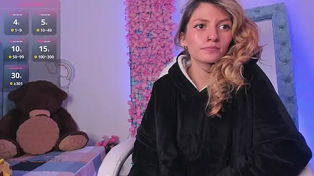 Snapshot of summer_sweet_ chatting on December 17, 2024, 7:18 am summer sweet online show from December 17, 2024, 7:18 am