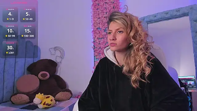 Snapshot of summer_sweet_ chatting on December 17, 2024, 10:34 am summer sweet online show from December 17, 2024, 10:34 am