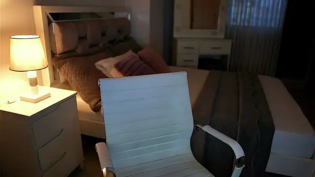 Camilaa bueno online show from December 22, 2025, 10:40 pm