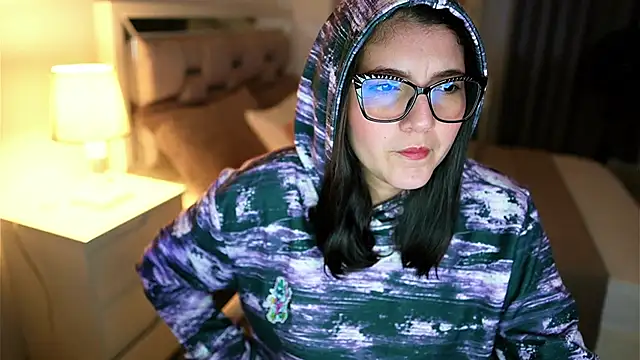 Camilaa bueno online show from February 1, 2026, 10:52 pm