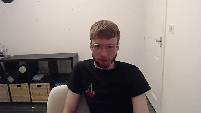 PrettyGinger online show from December 3, 2024, 7:33 pm