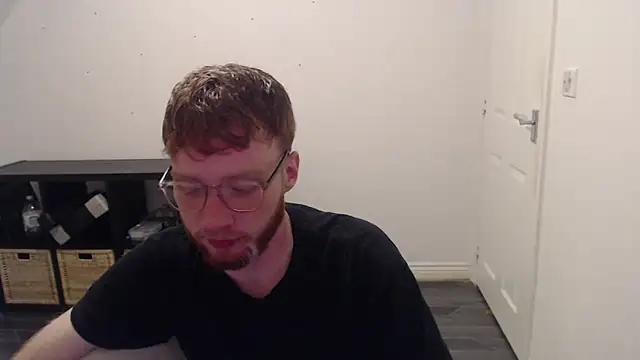 PrettyGinger online show from December 5, 2024, 5:06 pm