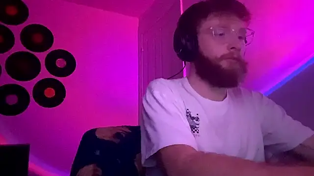 PrettyGinger online show from November 27, 2025, 8:33 pm