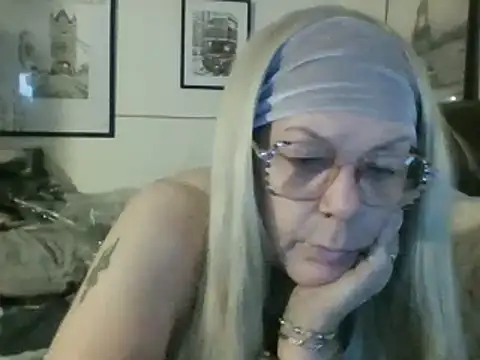 housewife shantie online show from March 12, 2025, 8:08 am