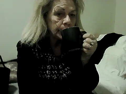 housewife shantie online show from November 13, 2025, 7:13 pm