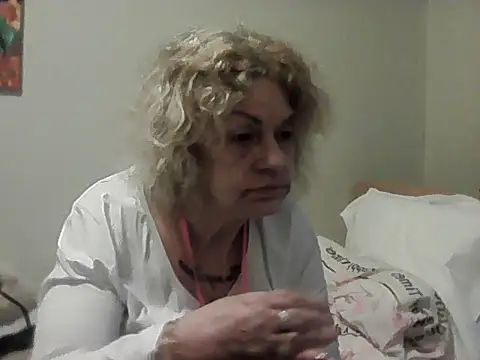 housewife shantie online show from March 8, 2026, 7:12 am