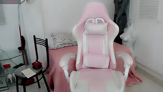 elly willis online show from January 21, 2025, 4:43 am