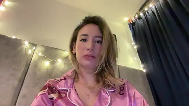 Snapshot of Gabby_cruz_ chatting on December 6, 2024, 3:08 am Gabby cruz online show from December 6, 2024, 3:08 am