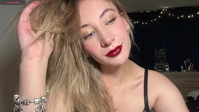 Snapshot of Gabby_cruz_ chatting on January 18, 2025, 4:15 am Gabby cruz online show from January 18, 2025, 4:15 am