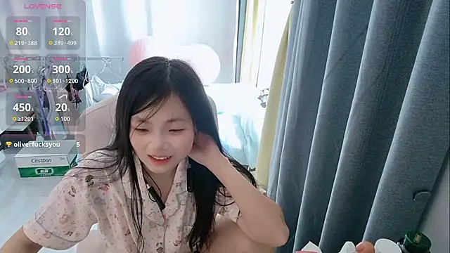 Snapshot of Lena-yyds chatting on October 10, 2025, 4:33 am Lena-yyds online show from October 10, 2025, 4:33 am