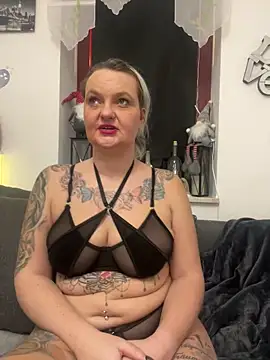 Snapshot of Inked_blondi chatting on January 3, 2025, 4:16 pm Inked blondi online show from January 3, 2025, 4:16 pm