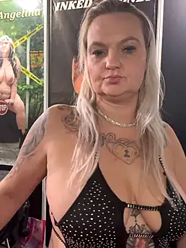 Snapshot of Inked_blondi chatting on September 25, 2025, 3:38 pm Inked blondi online show from September 25, 2025, 3:38 pm