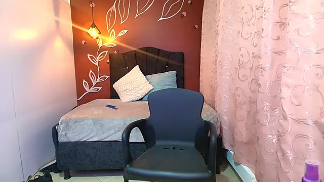 Snapshot of Connie_smith chatting on December 6, 2024, 1:40 am Connie smith online show from December 6, 2024, 1:40 am