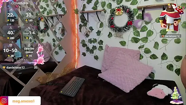 Snapshot of Megan_sophia2 chatting on December 17, 2024, 5:04 pm Megan sophia2 online show from December 17, 2024, 5:04 pm