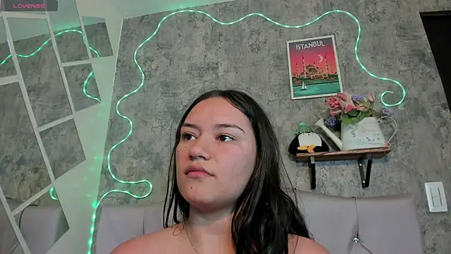 Snapshot of Megan_sophia2 chatting on September 15, 2025, 5:02 pm Megan sophia2 online show from September 15, 2025, 5:02 pm