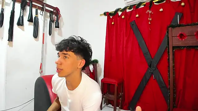 Snapshot of Harry_LatinBoy chatting on December 20, 2024, 1:36 am Harry LatinBoy online show from December 20, 2024, 1:36 am