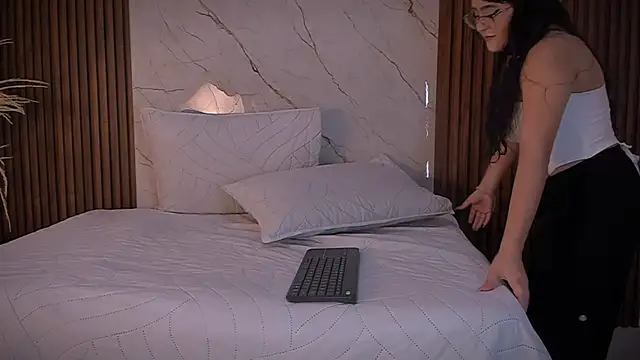 king lovely hornyy online show from April 8, 2026, 11:10 am