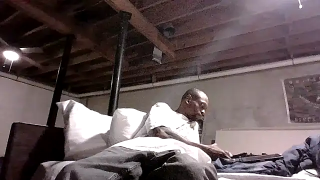 Snapshot of KinGKane84 chatting on December 14, 2024, 5:40 am KinGKane84 online show from December 14, 2024, 5:40 am