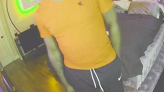 Snapshot of Bignc chatting on November 8, 2025, 9:13 pm Bignc online show from November 8, 2025, 9:13 pm