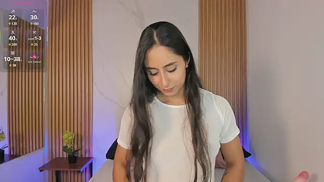 Julia Martinez  online show from April 13, 2026, 11:37 am