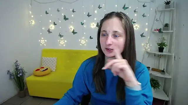 MichelLeee online show from April 15, 2026, 11:28 am