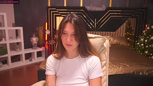DreamyLinaa online show from December 9, 2024, 10:32 am