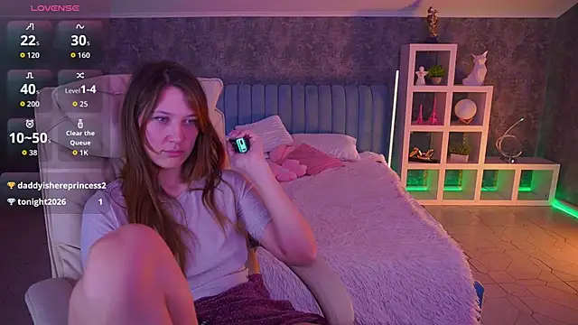 DreamyLinaa online show from April 21, 2026, 3:35 am