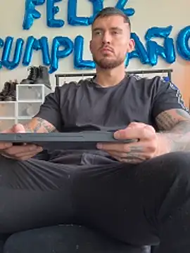 Snapshot of DimitriSullivan_ chatting on June 18, 2026, 1:59 pm DimitriSullivan online show from June 18, 2026, 1:59 pm