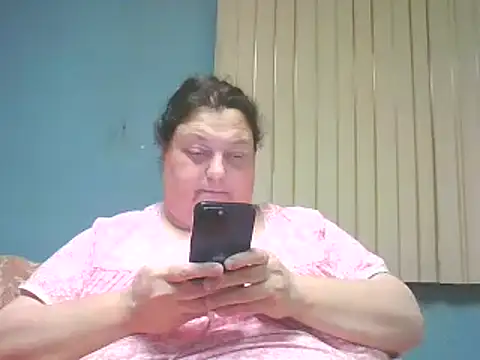 Honeybee2025 online show from January 4, 2025, 10:45 pm