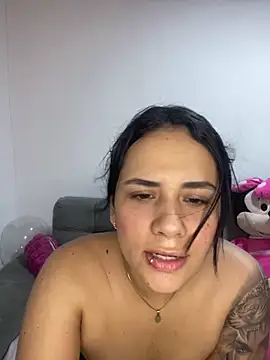 Snapshot of Leyna_Kenet chatting on December 21, 2024, 6:34 pm Leyna Kenet online show from December 21, 2024, 6:34 pm