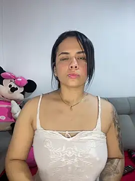 Snapshot of Leyna_Kenet chatting on December 24, 2024, 7:06 am Leyna Kenet online show from December 24, 2024, 7:06 am