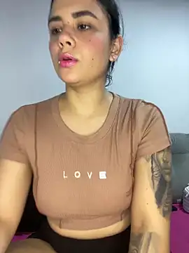 Snapshot of Leyna_Kenet chatting on February 28, 2025, 10:28 pm Leyna Kenet online show from February 28, 2025, 10:28 pm