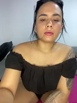 Snapshot of Leyna_Kenet chatting on March 6, 2025, 2:41 am Leyna Kenet online show from March 6, 2025, 2:41 am