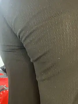 Snapshot of Leyna_Kenet chatting on October 5, 2025, 4:11 am Leyna Kenet online show from October 5, 2025, 4:11 am