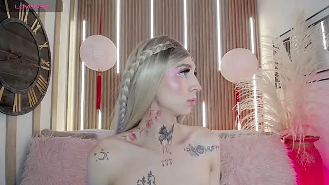 Aniie Doll online show from January 10, 2026, 8:32 pm