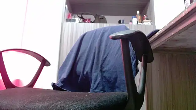 nicolle milf1978 online show from February 24, 2026, 12:03 pm