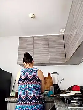 nicolle milf1978 online show from May 22, 2026, 2:44 pm