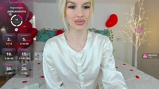 Snapshot of Lana_kitty__ chatting on February 17, 2025, 4:20 am Lana kitty   online show from February 17, 2025, 4:20 am