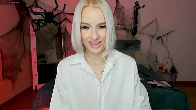 Snapshot of Lana_kitty__ chatting on October 26, 2025, 11:20 pm Lana kitty   online show from October 26, 2025, 11:20 pm