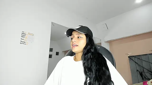 Snapshot of Giselle_Roldan chatting on October 16, 2025, 3:40 am Giselle Roldan online show from October 16, 2025, 3:40 am