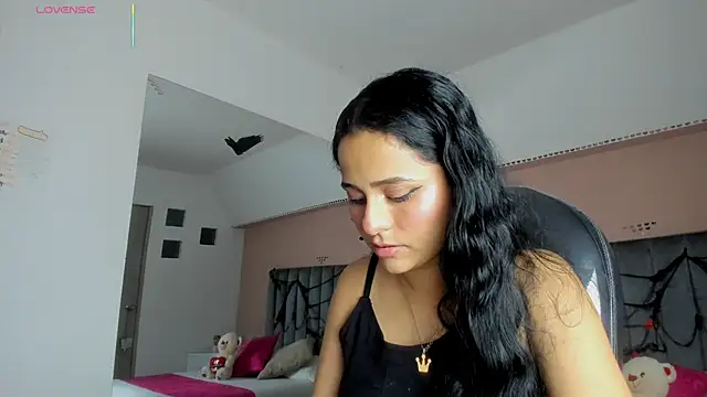 Snapshot of Giselle_Roldan chatting on October 18, 2025, 3:42 am Giselle Roldan online show from October 18, 2025, 3:42 am