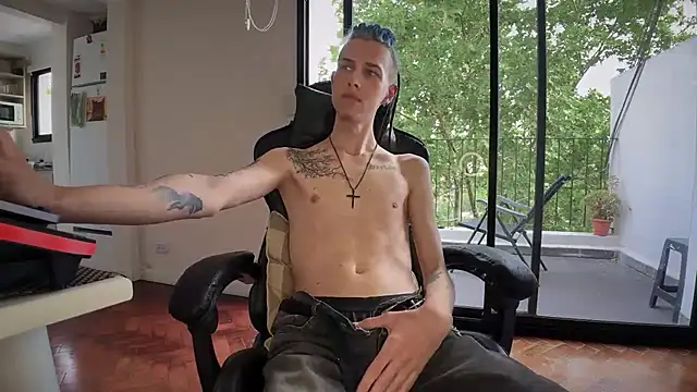 Den BlueXx online show from November 18, 2025, 8:02 pm