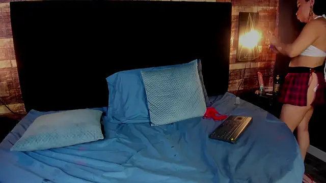 bella gibson online show from February 10, 2025, 2:37 pm